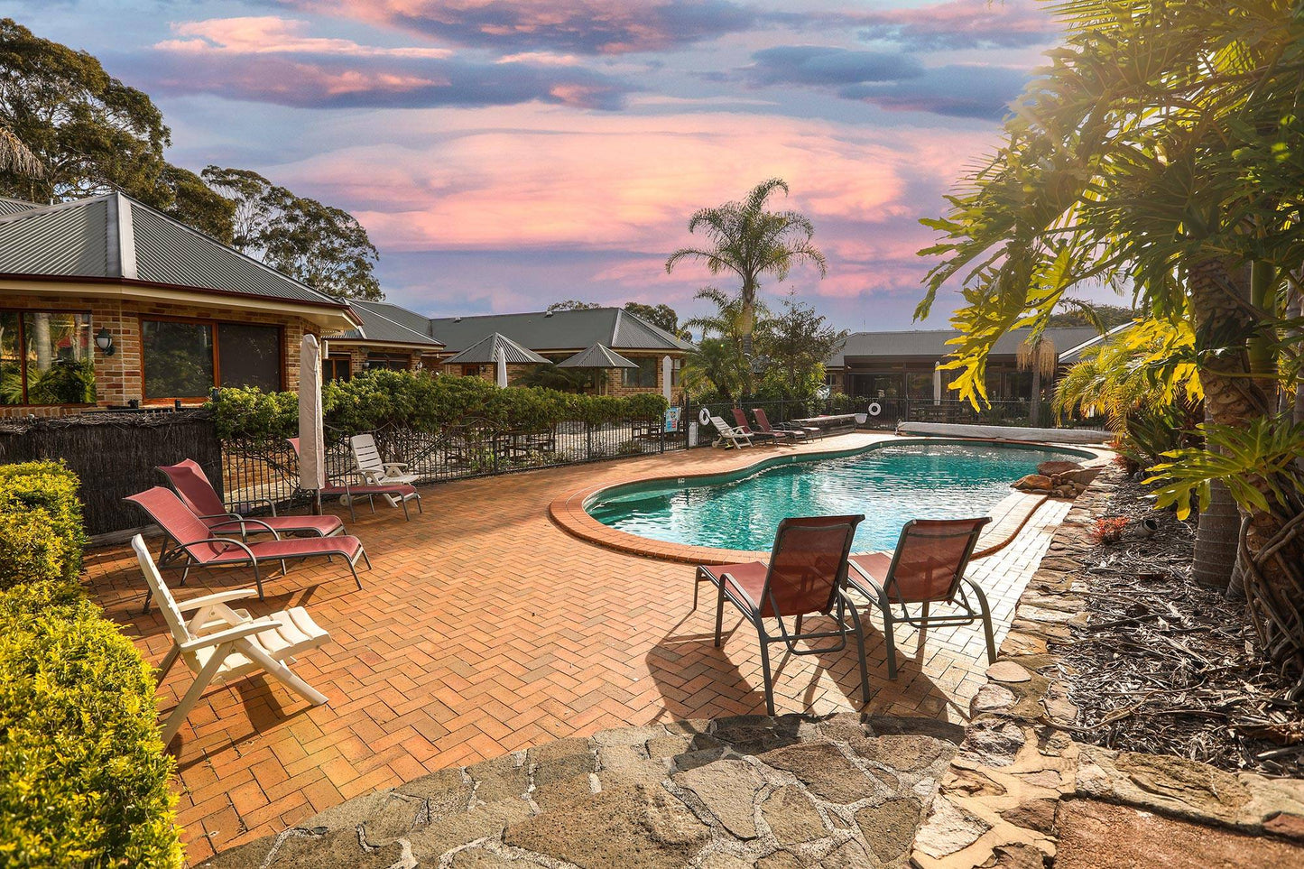 Robyn's Nest Lakeside Resort